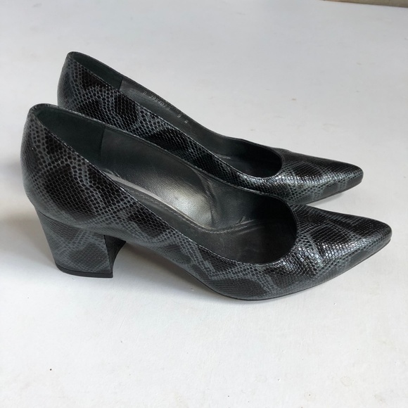 Stuart Weitzman Pointy Toe Snake Print Block Heels - Picture 3 of 11